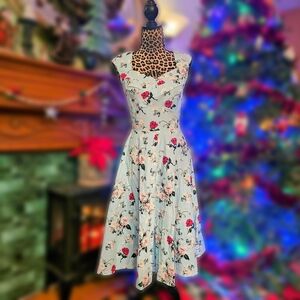 Adorable Floral Vintage-Inspired Dress Size M NWT